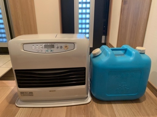 石油ファンヒーターと灯油タンク