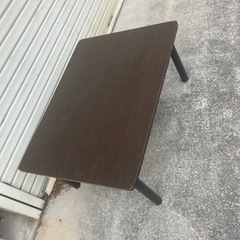 茶色テーブル