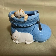 猫とブーツの物入れ(陶器製)