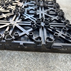 屋外用ジョイントマット　約95枚+端材