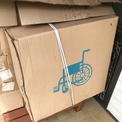 【新品未開封】コンパクトに折りたたみ可能！超軽量車いす！