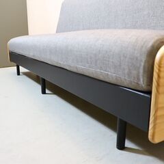 福岡大川の家具メーカーMeuble(モーブル)とディノスがSDGsへの取り組みでコラボレーションしたごろ寝ソファベッド。時を刻む日田杉の大径木を現代の住空間に合う商品に再生した3人掛けソファです。