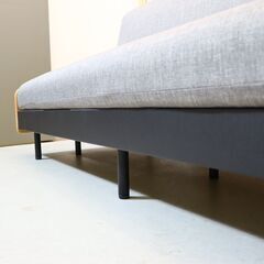 福岡大川の家具メーカーMeuble(モーブル)とディノスがSDGsへの取り組みでコラボレーションしたごろ寝ソファベッド。時を刻む日田杉の大径木を現代の住空間に合う商品に再生した3人掛けソファです。