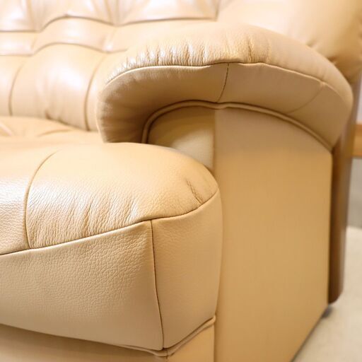 人気のkarimoku(カリモク家具)よりChitano(チターノ)の本革を使用した2