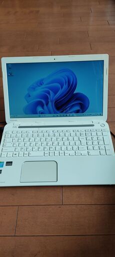 良品　東芝　DynaBook　T554/45KW 白色ノートパソコン
