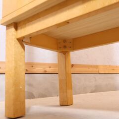 稀少なバーズアイ・メープルを使用したのキュリオケースです。高級感のある飾り棚は上品で洗練された印象に。食器棚や本棚などにもオススメです♪コンパクトなフォルムは店舗のショーケースにも。/府中家具