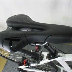 Ｄ534　★16800円★整備済み スポーツ中古自転車 【クロスバイク　白　46ｃｍ】