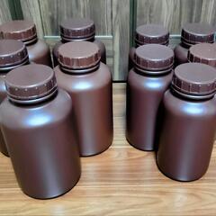 【無料】広口茶色瓶(中古)
５リットル、３リットル、合計10個を...