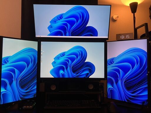 (写真中央のモニターです)DELL 27インチ4Kモニター P2715Q