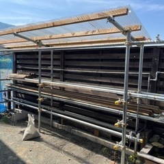 メダカ飼育用棚　　　自転車置き場
