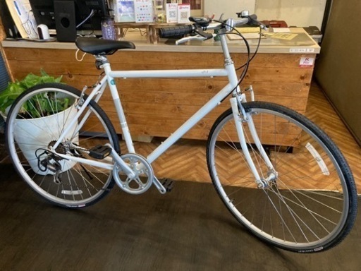 【前後タイヤ新品！】6段変速　700×28cクロスバイク　ホワイト