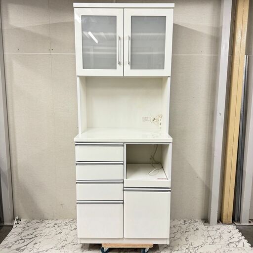 W 17889  NITORI 2枚ガラス扉キッチンボード KRISNA   ◆大阪市内・東大阪市他 6,000円以上ご購入で無料配達いたします！◆ ※京都・高槻・枚方方面◆神戸・西宮・尼崎方面◆生駒方面、大阪南部方面　それぞれ条件付き無料配送あり！