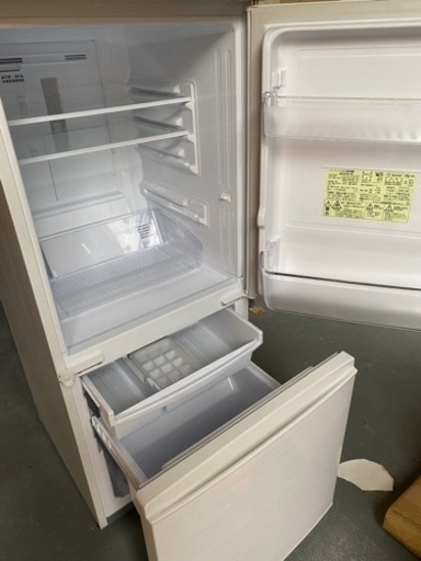 Q1101 シャープ 冷蔵庫 228L 2012年