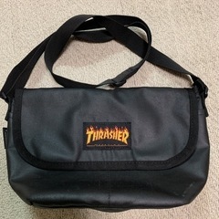 THRASHER サコッシュ　バッグ