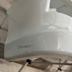 車のバンパー　　車の部品