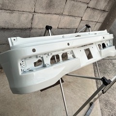 車のバンパー　　車の部品