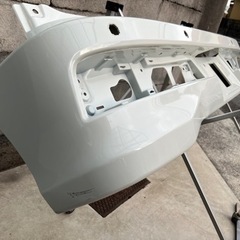 車のバンパー　　車の部品