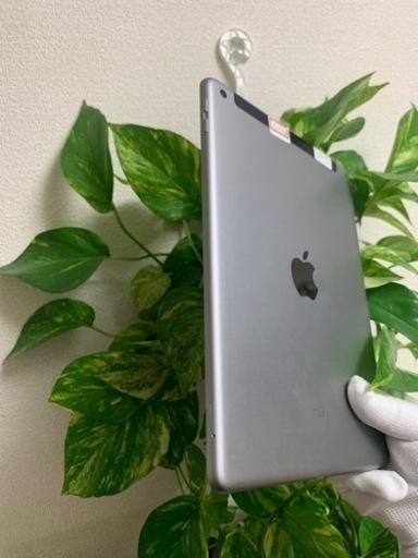 iPad 5世代  32GB SIMフリー グレー