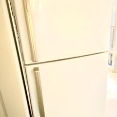 冷凍冷蔵庫、食料保管庫　228L！