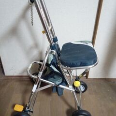 値下げしました　美品・折り畳み椅子付きシルバーカー