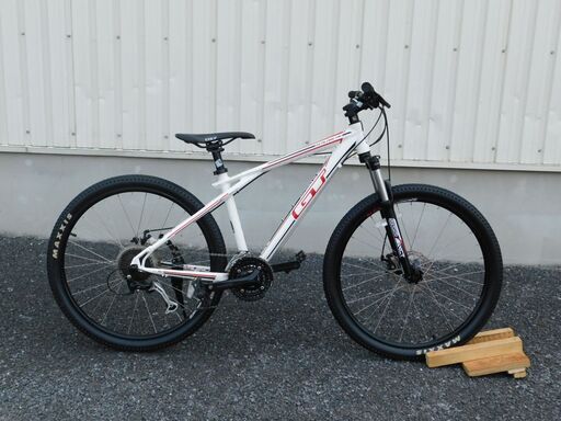 GT AVALANCHE4.0 MTB ハードテイル SHIMANOAlivio 3×8速 Tires26 フロントサスペンション ディスクブレーキ AluminumFrame 車体極めて良好 自624