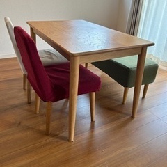 家具 ダイニングテーブルと椅子のセットです🥸