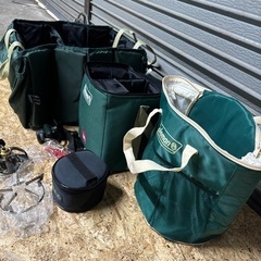 美品 Colman コールマン フューエルキャリーケース・コンテナストレージ・ソフトクーラーバッグなどキャンプ用品まとめて 北海道旭川 -ブルーレーベルクレストブリッジスカート