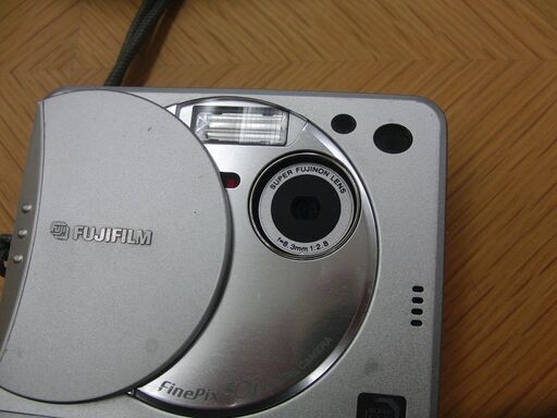 富士フイルム FINEPIX 50i コンパクトデジタルカメラ FUJIFILM シルバー 本体のみ 純正ストラップ バッテリー付属 現状品 札幌 手稲