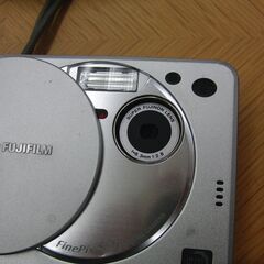 富士フイルム FINEPIX 50i コンパクトデジタルカメラ FUJIFILM シルバー 本体のみ 純正ストラップ バッテリー付属 現状品 札幌 手稲
