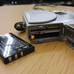 富士フイルム FINEPIX 50i コンパクトデジタルカメラ FUJIFILM シルバー 本体のみ 純正ストラップ バッテリー付属 現状品 札幌 手稲