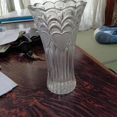 口径 10cm のガラスの花瓶