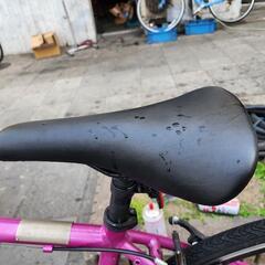 クロスバイク　７００ｘ２８ｃ　3x8変速　フレーム　アルミ　紫　配達可能