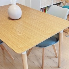 家具　ナチュラル色テーブル　