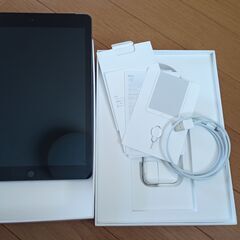 【本日限り】iPad 第6世代[32GB] セルラー(docom...