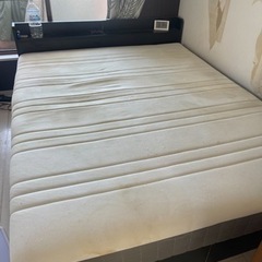 ベッド　クイーンサイズ