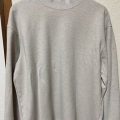 ユニクロ　モックネックTシャツ　2
