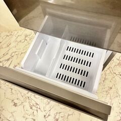  17926  AQUA 一人暮らし2D冷蔵庫 2021年製 126L ◆大阪市内・東大阪市他 6,000円以上ご購入で無料配達いたします！◆ ※京都・高槻・枚方方面◆神戸・西宮・尼崎方面◆生駒方面、大阪南部方面　それぞれ条件付き無料配送あり！            