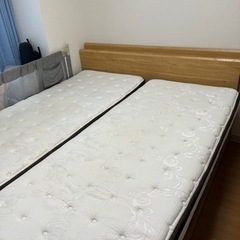 お値下げしました！ニトリ　クイーンベッド