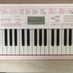 電子ピアノ　CASIO   LK-111 