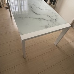 ニトリ　ダイニングテーブル 大理石風ガラス ニトリ 大理石調ガラスダイニングテーブル