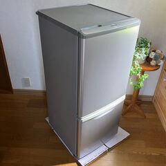 ２ドア式冷蔵庫（2010年製 パナソニック 138ℓ、冷凍／冷蔵）