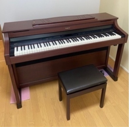ローランドRoland高級電子ピアノHP307 -GP  象牙と黒檀の触り心地を再現した「アイボリー・フィール鍵盤」。