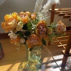 花瓶と造花