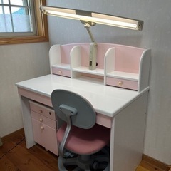 白ピンク学習机