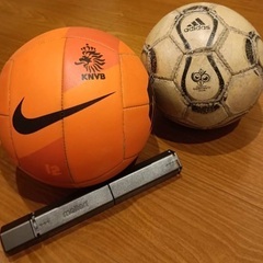 サッカーボール（大人用・子供用サイズ）2個➕空気入れ
