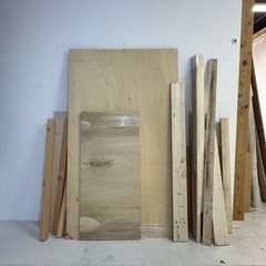 木材　ベニヤ板や丸太