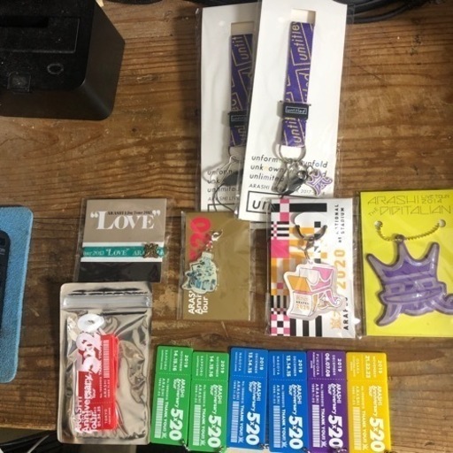 【中古】(旧ｼﾞｬﾆｰｽﾞ)嵐シングル×5 + ノベルティグッズ