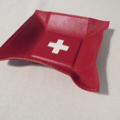 スイスの国旗が付いた新品の折りたたみ式小物入れ
