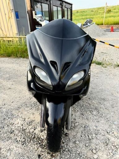 優れたエンジン。HONDA FORZA MF08 (250cc)。エンジンオイルは新品。サイドスタンド付き。フロントディスクブレーキ付き。リアディスクブレーキ付き。水冷バイク。走行距離37691キロ。