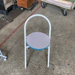 折り畳み椅子　白/青